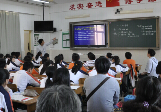 广东省公办中学数量及其影响分析